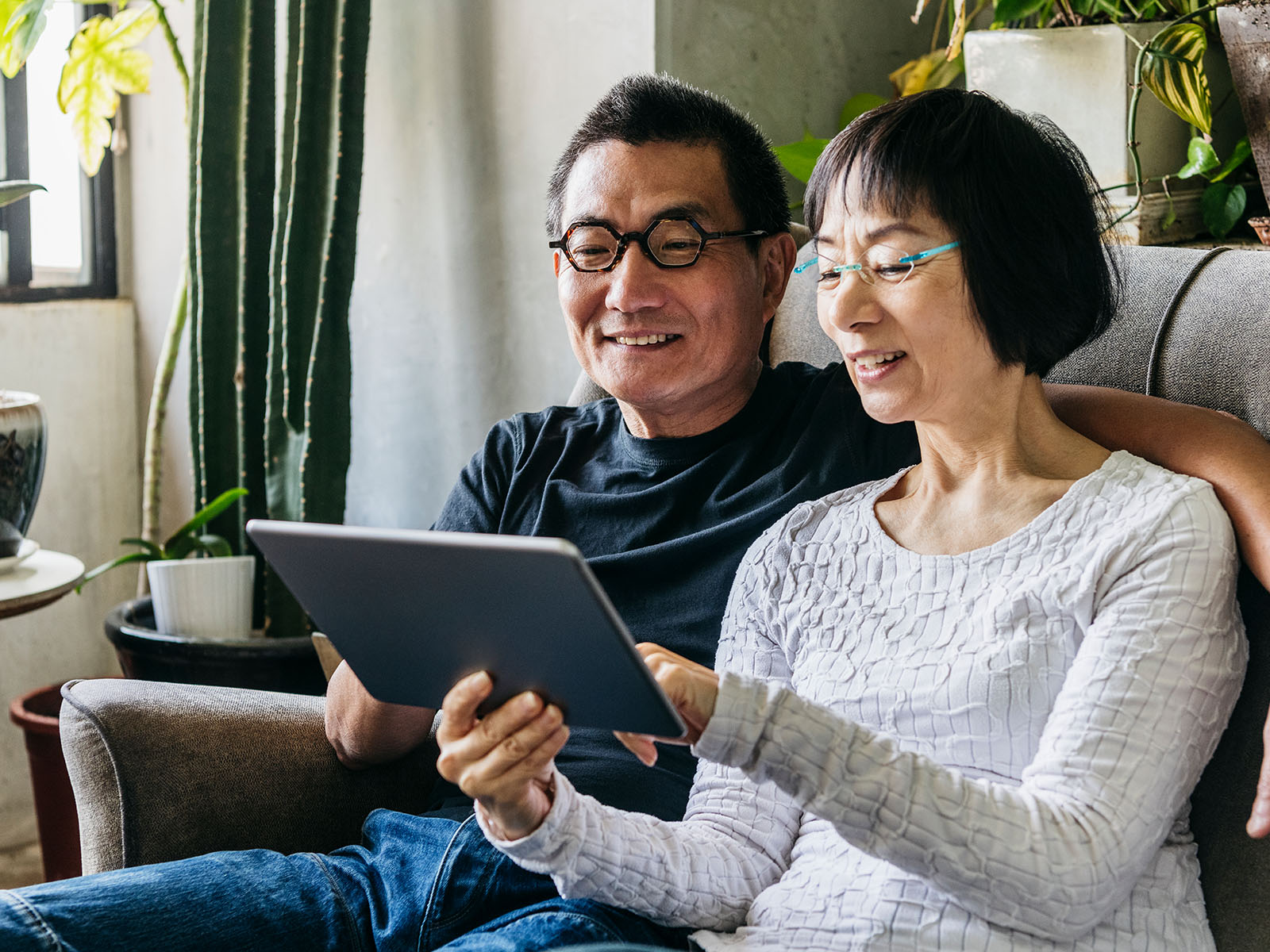  Senior couple using tablet.